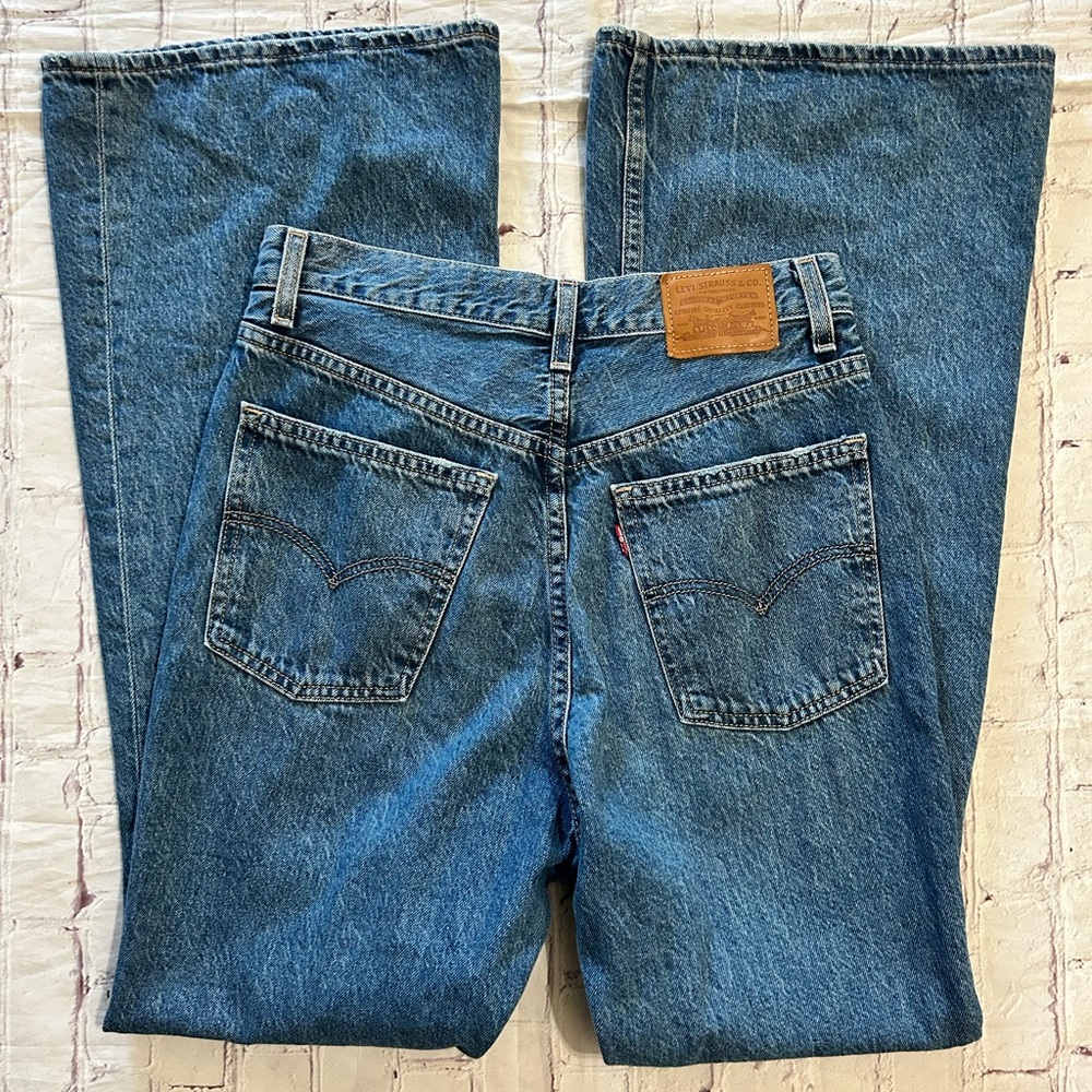 Levi’s Jeans Women’s 70’s High Flare Size 28 Medium Wash Retro Lightweight - Picture 7 of 8